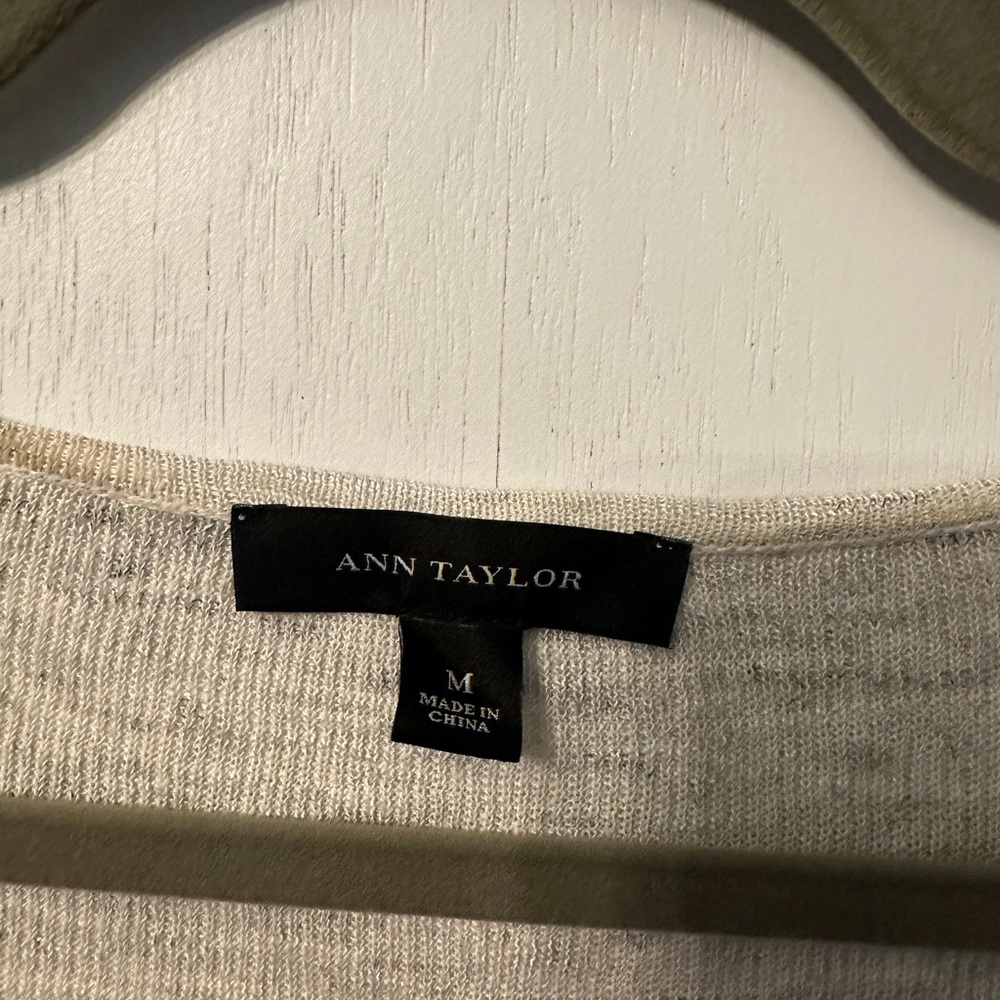Ann Taylor Light Grey & Blue Colorblock V-Neck Sweater - Sz M - Picture 2 of 5